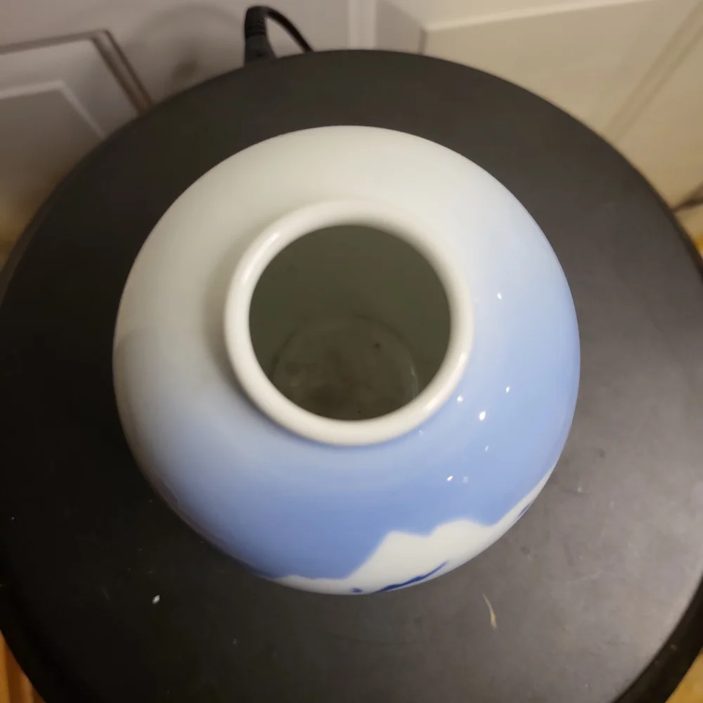 Beautiful Blue and White Japanese Signed Porcelain Vase 5" - Picture 8 of 11